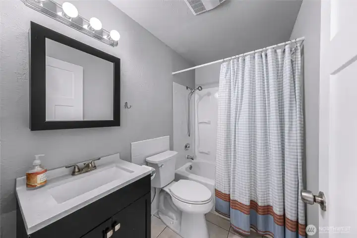 Full guest bathroom