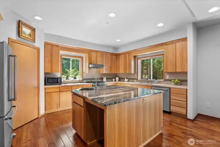 Large, Island kitchen