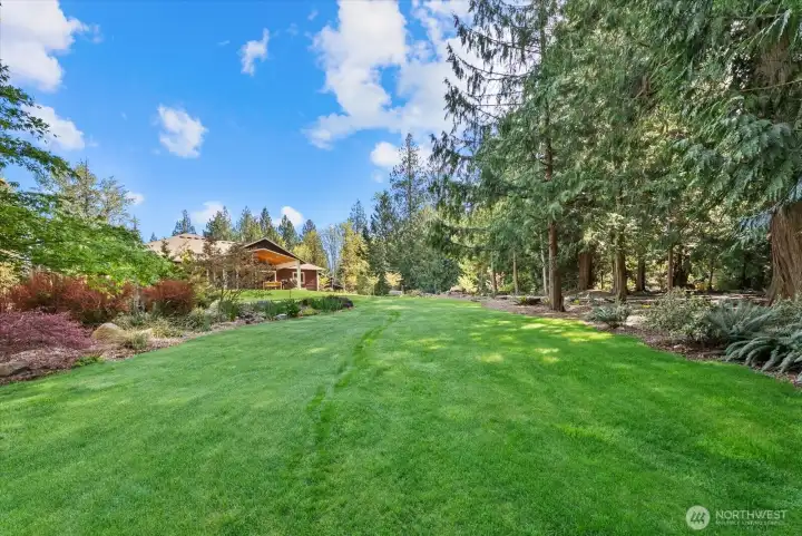 Expansive lawn