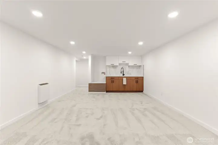 Bonus room with kitchen and utility room