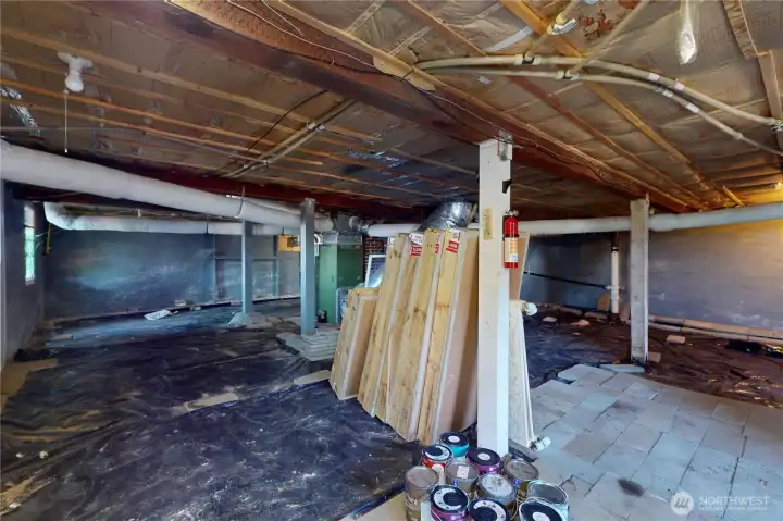 Full-length basement Full-length basement