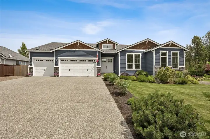 Three car garage & additional driveway parking Three car garage & additional driveway parking