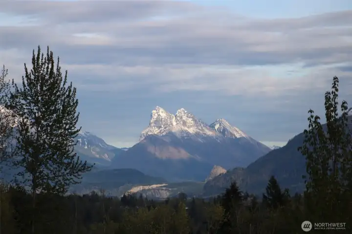 Snow capped Cascades Snow capped Cascades