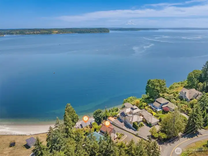 Beautiful views of the sound with Mt Ranier