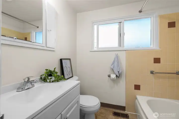 The full bathroom, with original tiled walls.