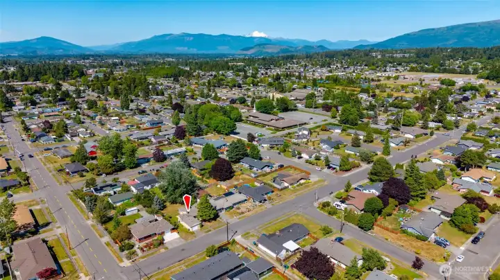 Ideally situated on the hill in Mount Vernon, just blocks from the hospital and medical services and downtown, with easy access to shopping, dining, groceries, gas.  Level and walkable area.