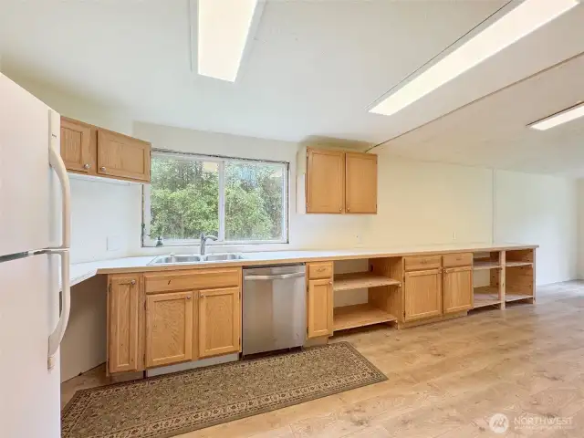 This view shows all the work area you have for fixing your meals or baking.