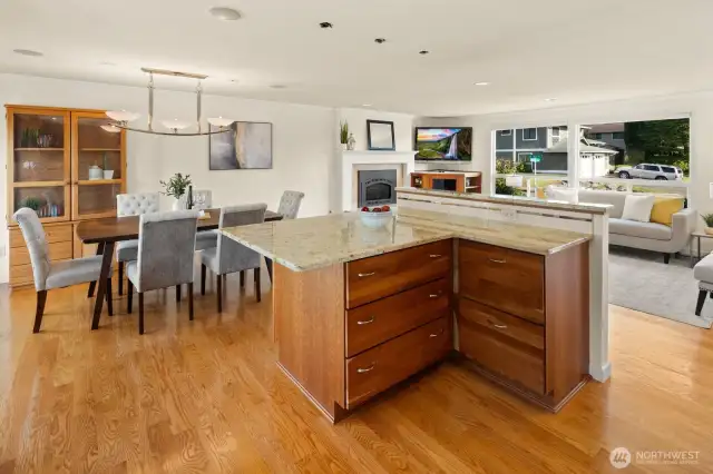 Lot's of kitchen storage