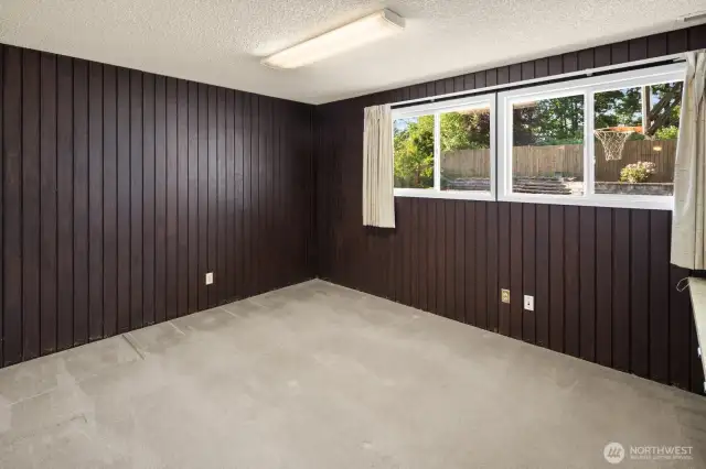 Large bonus room, easily a 4th bedroom or office
