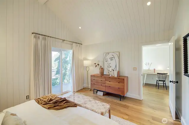 Primary bedroom - opposite view
