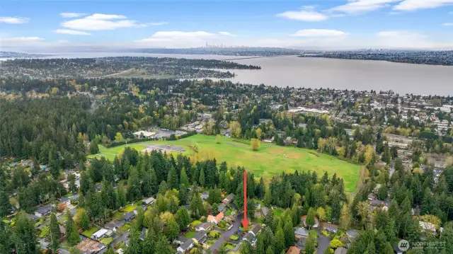 Perfect proximity to the parks and beach!