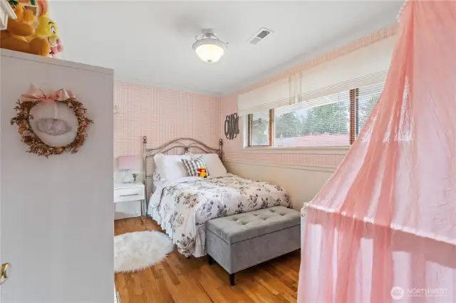 4/4 bedrooms on top level