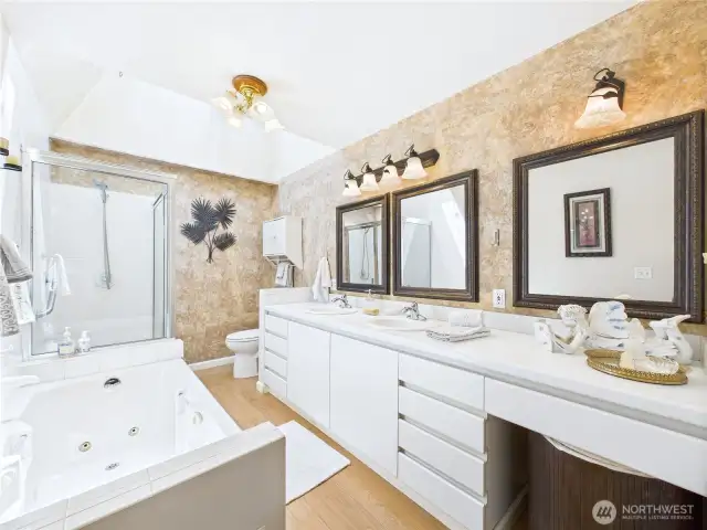 The ample counterspace allows for great display or storage.