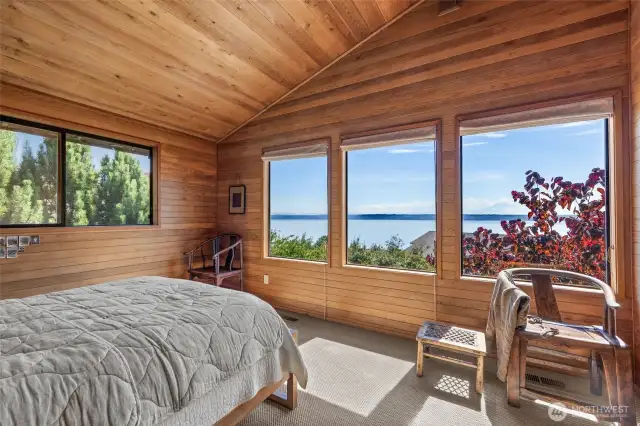 Good morning, mountain! Primary bedroom