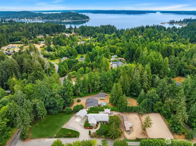 Close to Horseshoe Bay, Fox Island and the Pennisula