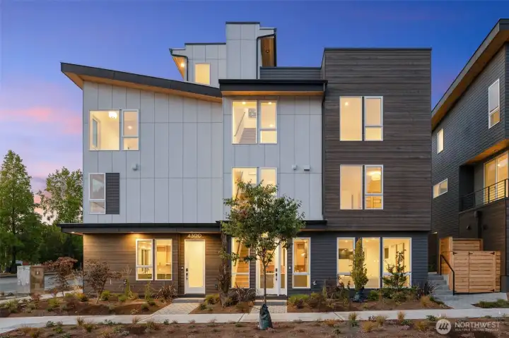 Welcome to Pine Ridge by Blackwood Homes—a boutique community of modern residences in Laurelhurst.