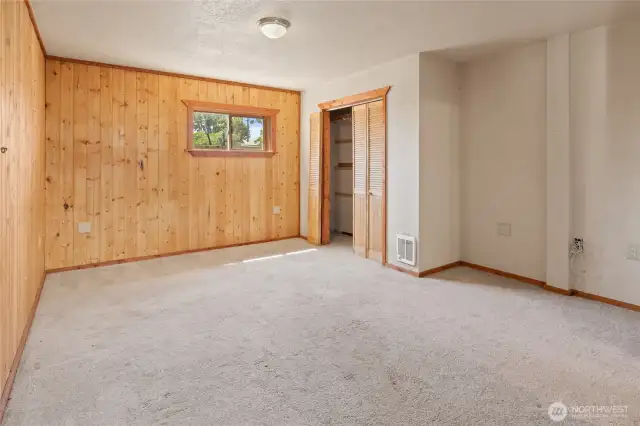 Open area to use for gatherings or office