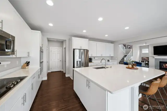 Stainless steel appliances. All appliances stay