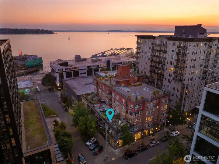 Sunlight, sea breeze and stunning views – bask in it all from this one-of-a-kind corner residence at The Vine!