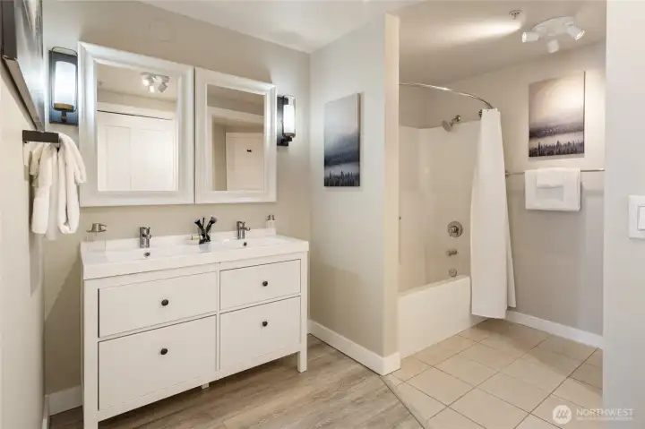 Full bathroom off of the primary, that the second bedroom also has access to.