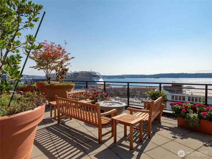 The community rooftop deck offers year-round panoramas and lots of space to relax and enjoy.