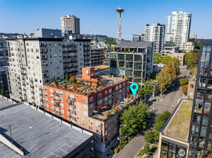 You can feel the vibrant pulse of the city from this location, while cherishing a quiet, peaceful retreat to come home to. You won’t find another condo like this one!