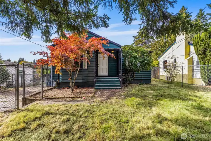 View of existing structure—ideal for investors or builders ready to bring new vision to life.