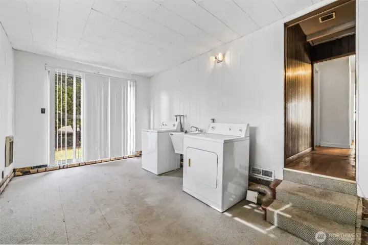 Bonus room with laundry—flex space for storage or expansion.