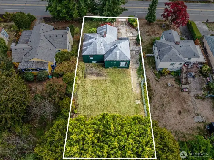 Aerial view highlighting lot size and surrounding neighborhood.