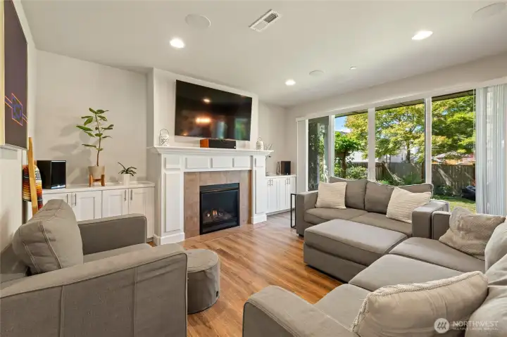 Fireplace energy is gas.