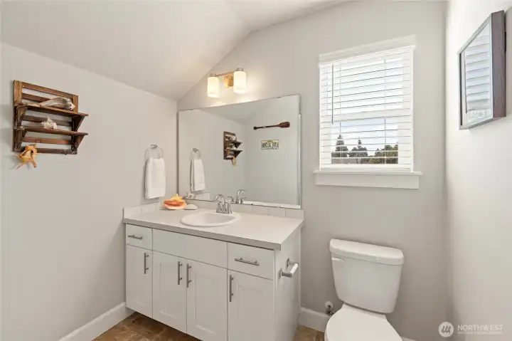 Full bath off the bonus room.