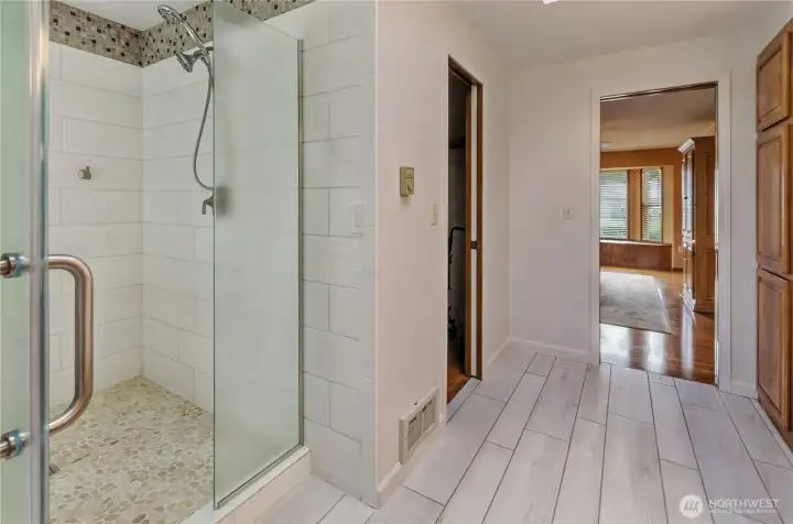 Walk in closet is about the same size as one shower