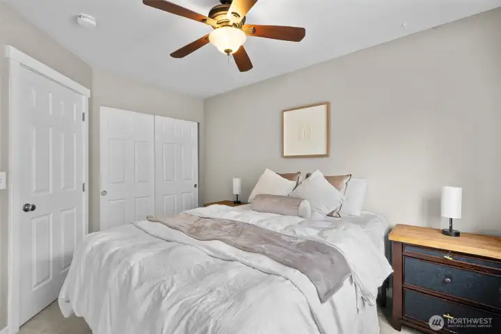 The 2nd bedroom.
