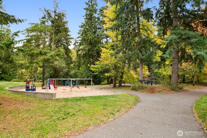 Northacres Park filled with numerous walking trails, play structures and off-leash dog areas.