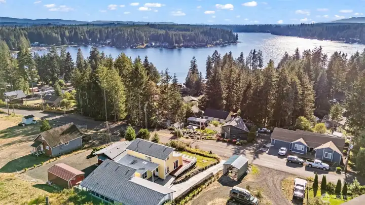Cabin-style retreat near Mason Lake with community lake access, private dock, boat launch, swim area & expansive Pacific Northwest views. Cabin-style retreat near Mason Lake with community lake access, private dock, boat launch, swim area & expansive Pacific Northwest views.