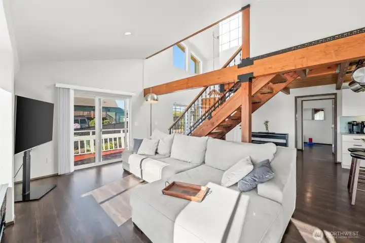 Warm and inviting living spaces offer open sightlines, soaring ceilings & seamless flow between the kitchen, stairwell and gathering areas. Warm and inviting living spaces offer open sightlines, soaring ceilings & seamless flow between the kitchen, stairwell and gathering areas.