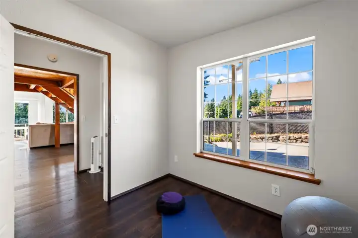Comfortable main-floor room with natural light & flexible space for visitors, home office use or weekend guests. Comfortable main-floor room with natural light & flexible space for visitors, home office use or weekend guests.