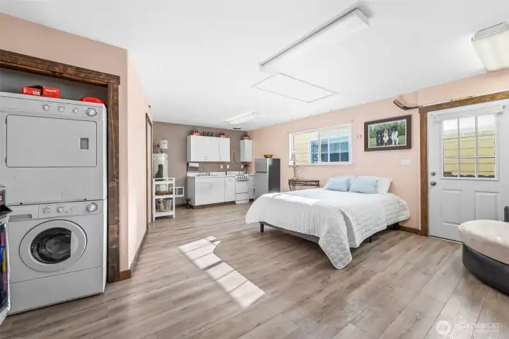 Detached guest studio includes a kitchenette, stackable washer/dryer & flexible living space ideal for extended stays, vacation rental use or private guest accommodations. Detached guest studio includes a kitchenette, stackable washer/dryer & flexible living space ideal for extended stays, vacation rental use or private guest accommodations.