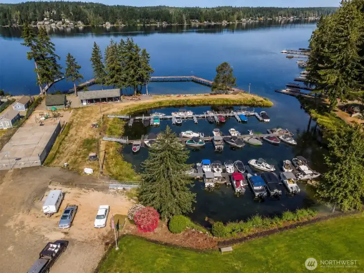 Located in the sought-after Paradise Estates community featuring private Mason Lake access, swimming area, dock, boat launch, optional moorage & endless opportunities for year-round recreation Located in the sought-after Paradise Estates community featuring private Mason Lake access, swimming area, dock, boat launch, optional moorage & endless opportunities for year-round recreation