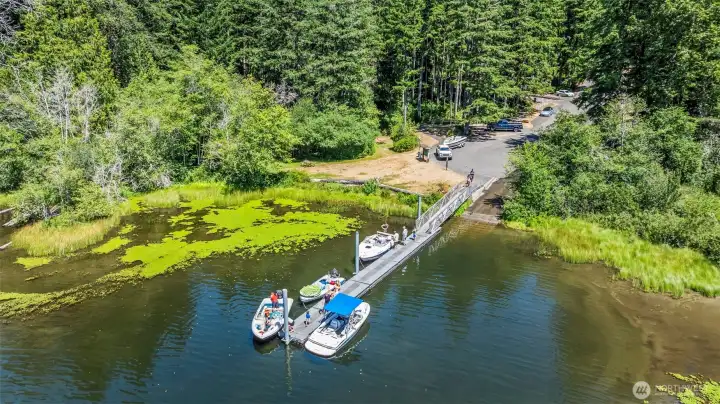 Public boat launch at the north end of Mason Lake provides easy access for boating, fishing, paddleboarding & endless summer adventures on the water. Public boat launch at the north end of Mason Lake provides easy access for boating, fishing, paddleboarding & endless summer adventures on the water.