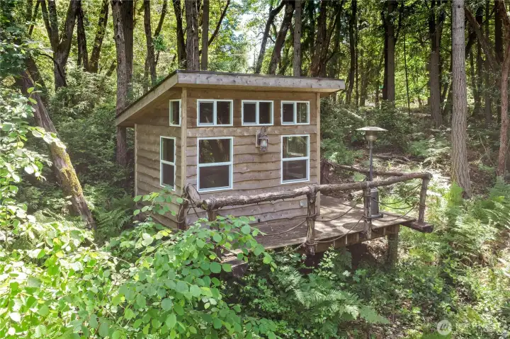 Cabin with Electric and Hot/Cold Water