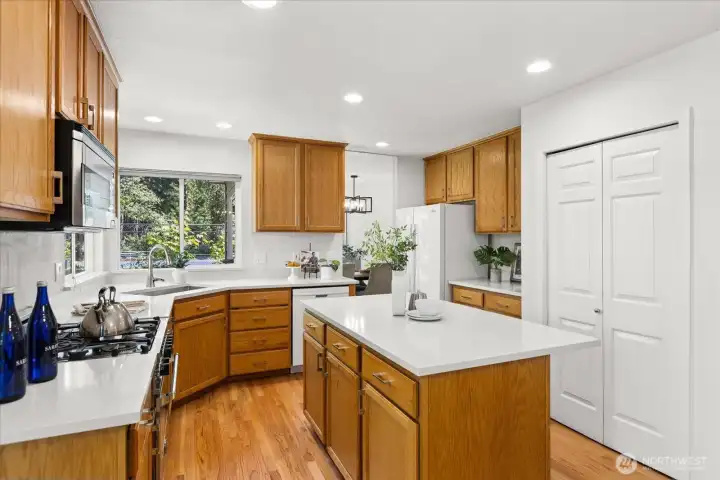 Pull-out shelves for easy access to kitchen ware