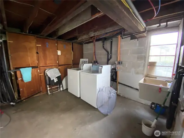 shared laundry / two sets
