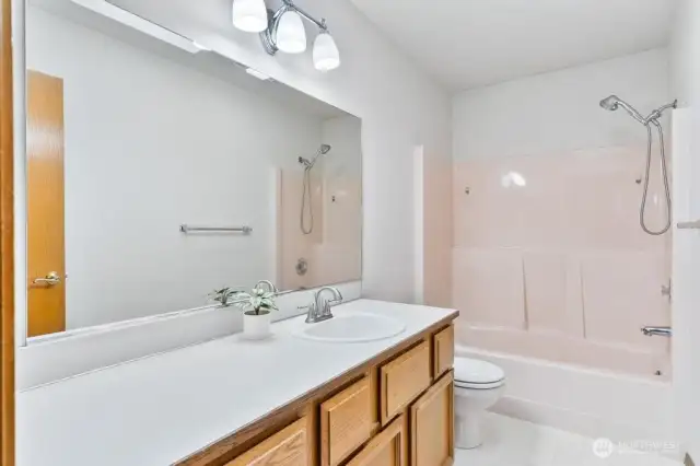 Main upper bathroom.