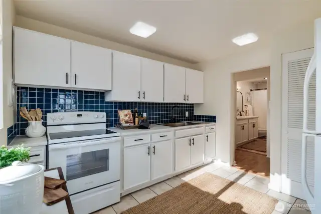 Lower unit kitchen
