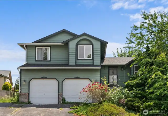 Welcome to 6916 54th Pl NE!