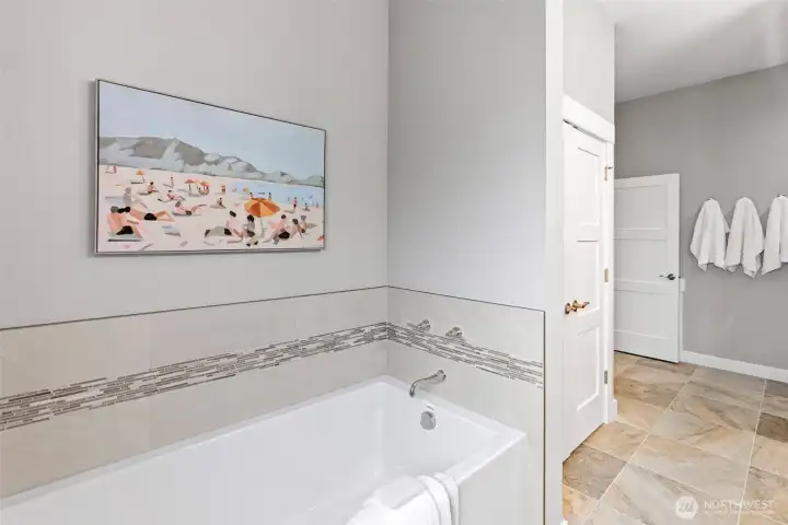 Bathtub in lower bathroom
