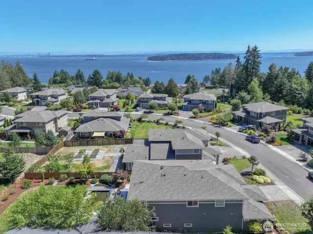 Neighborhood views, so close to Manchester to enjoy the beach, restaurants and services