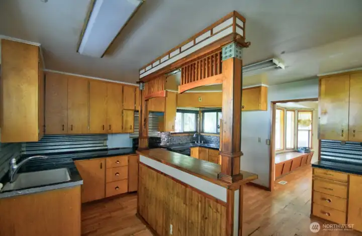 Lots of counter space & cabinets in kitchen