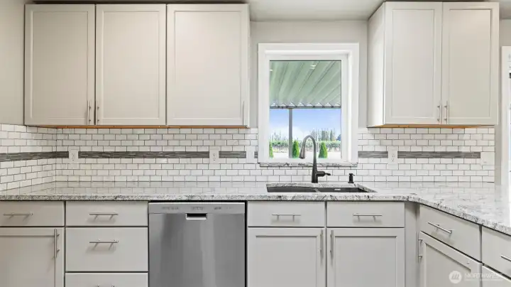 Updated kitchen w/ granite counters